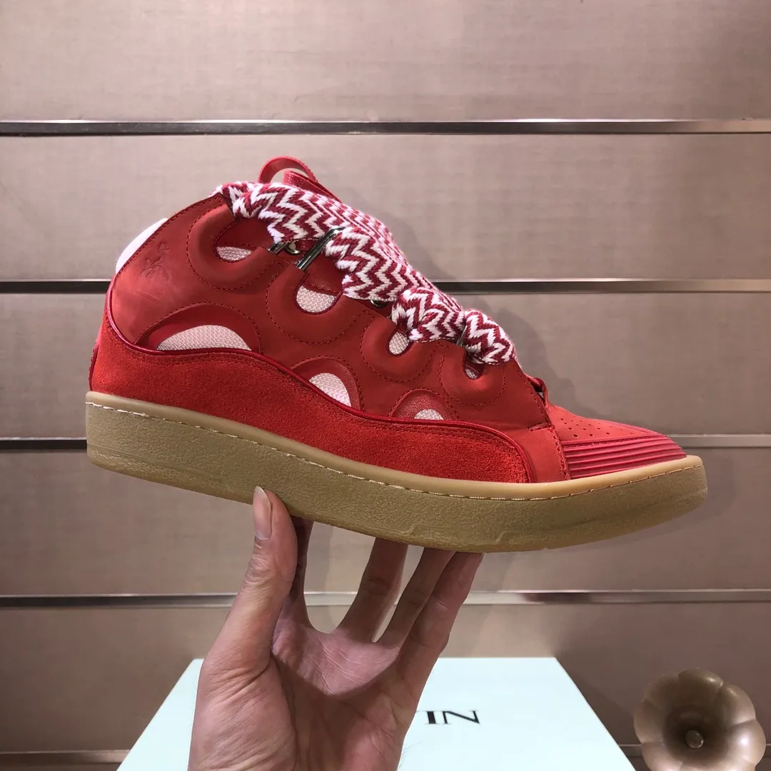 Men's men's shoes💰820💰[LANVIN] The latest lace-up fashionable casual couple sneakers, high-quality CLAY couple series‼ ️ The latest trendy products of the season 🌈Many bloggers have planted grass and purchased the original open-mold customization. The upper and outsole are sewn with mark threads without edge sealing. A variety of material splicing combination design. Very versatile for fashionable and casual wear. Comfortable on the feet. Self-recommended. Upper cowhide + cow suede + breathable mesh lining. Foot-padding cowhide. Exclusive original open-mold clear logo rubber outsole ⚠️Couple standard size 36-40 for women and 38-44 for men.